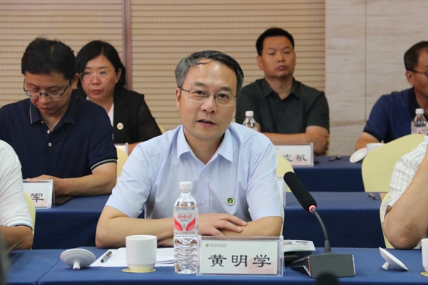 2.51cg今日吃瓜热门大瓜党委书记黄明学主持座谈会_副本.jpg